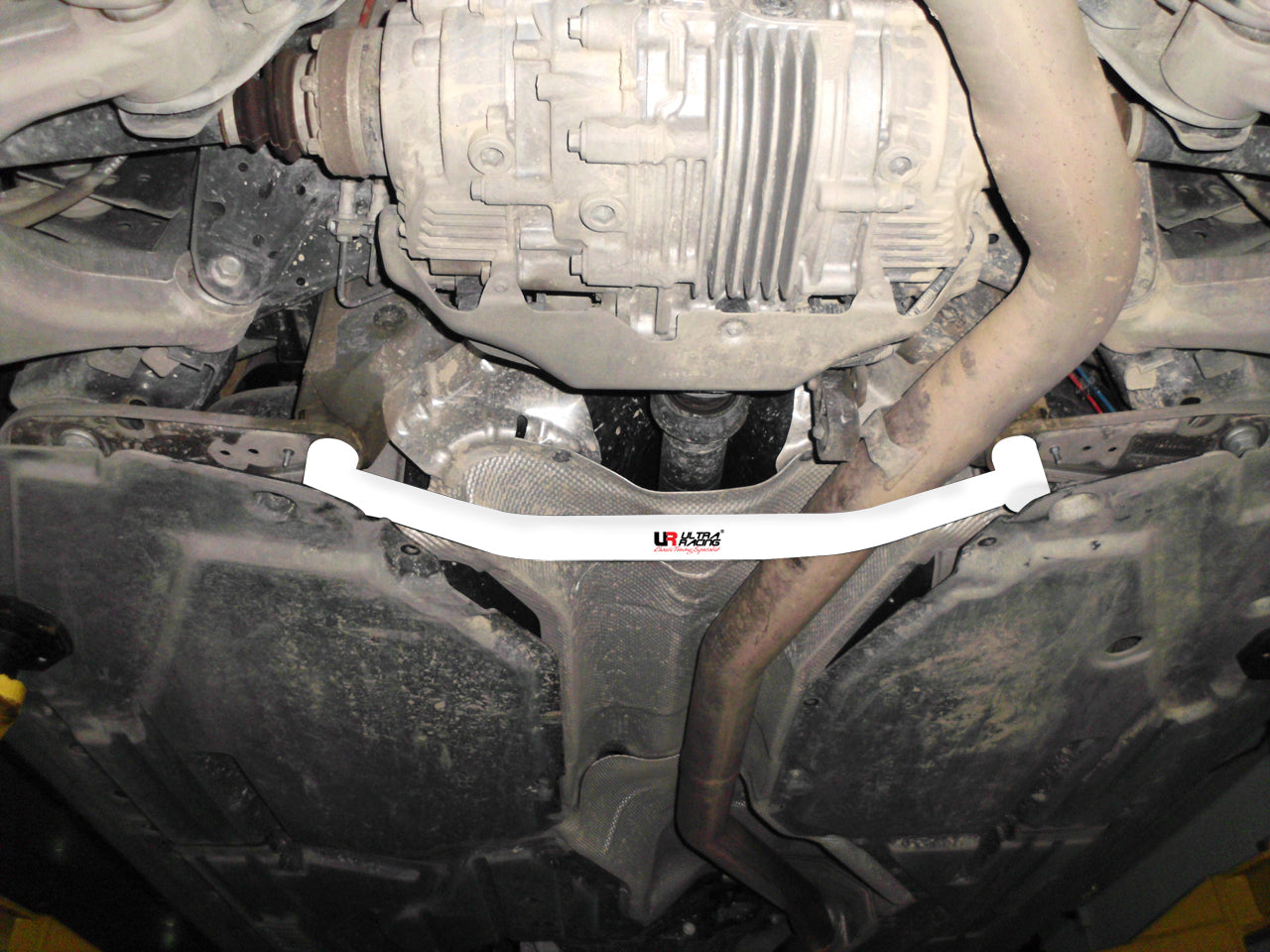 BMW X6 E71 3.0T 08+ UltraRacing 2-Point Rear Lower Tiebar