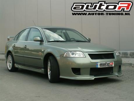 Volkswagen Passat 01-05 4D Frontbumper Booster