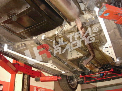 Honda Civic 01-05 2/4D UltraRacing 2x 3-Point Floor Bars