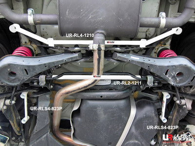 VW Golf 5/6 UltraRacing 2x 2-Point Rear Lower Side Bars 823P