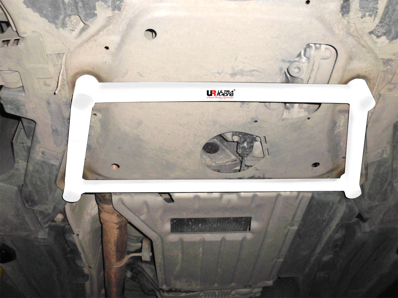 BMW X6 E71 08+ UltraRacing 4-Point Front Lower Brace