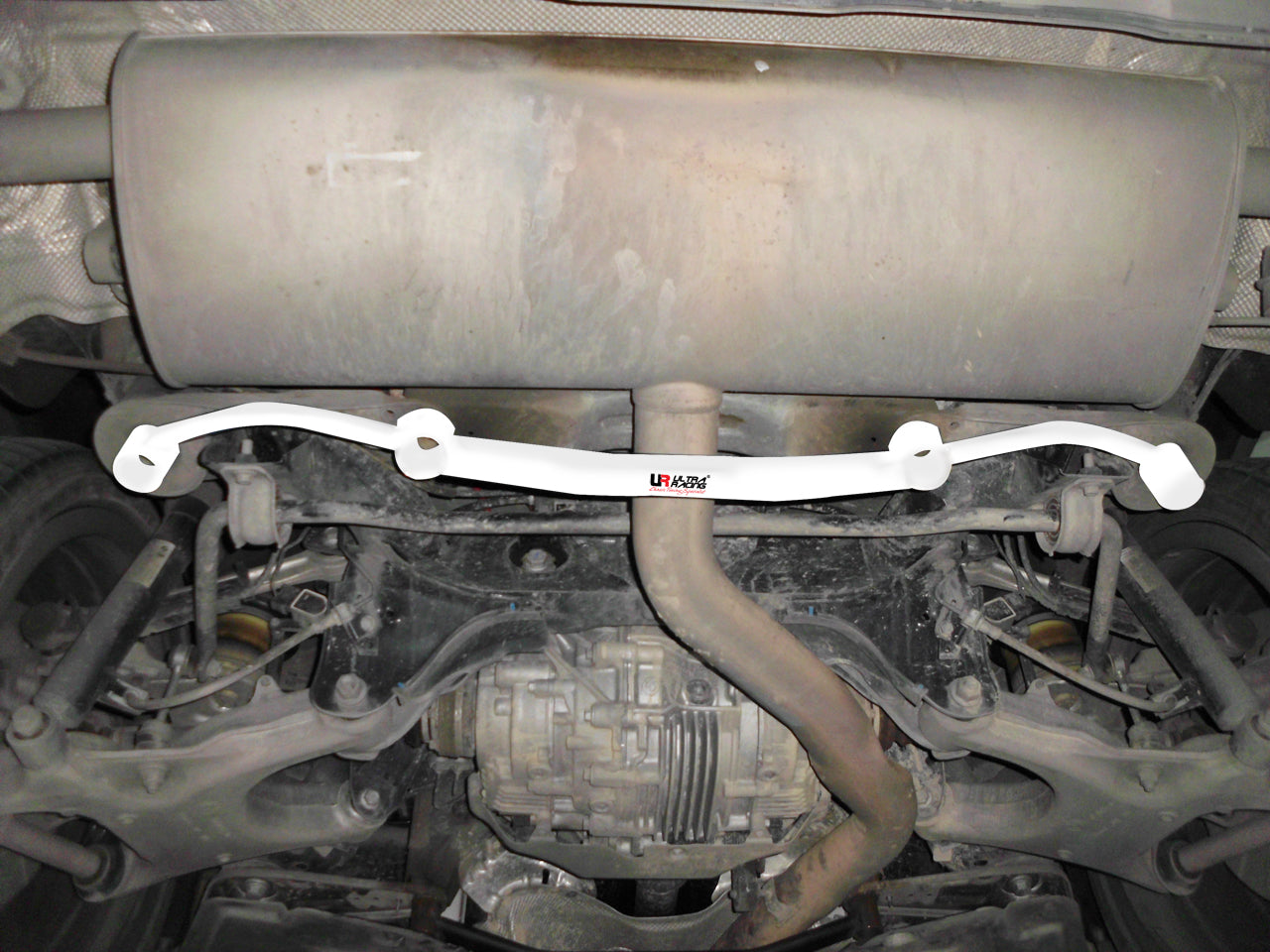 BMW X6 E71 08+ UltraRacing 4-Point Rear Lower Brace