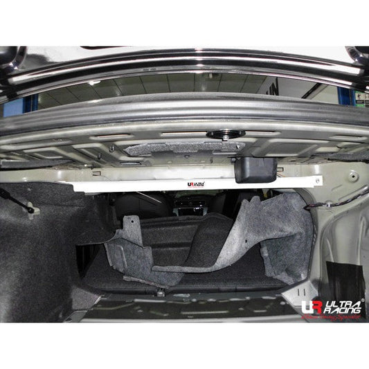 VW Passat B7 10+ 2.0 UltraRacing 2P Rear Upper Strutbar