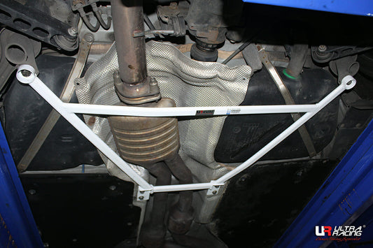 BMW 1 04-11 E87 UltraRacing Rear Lower Brace