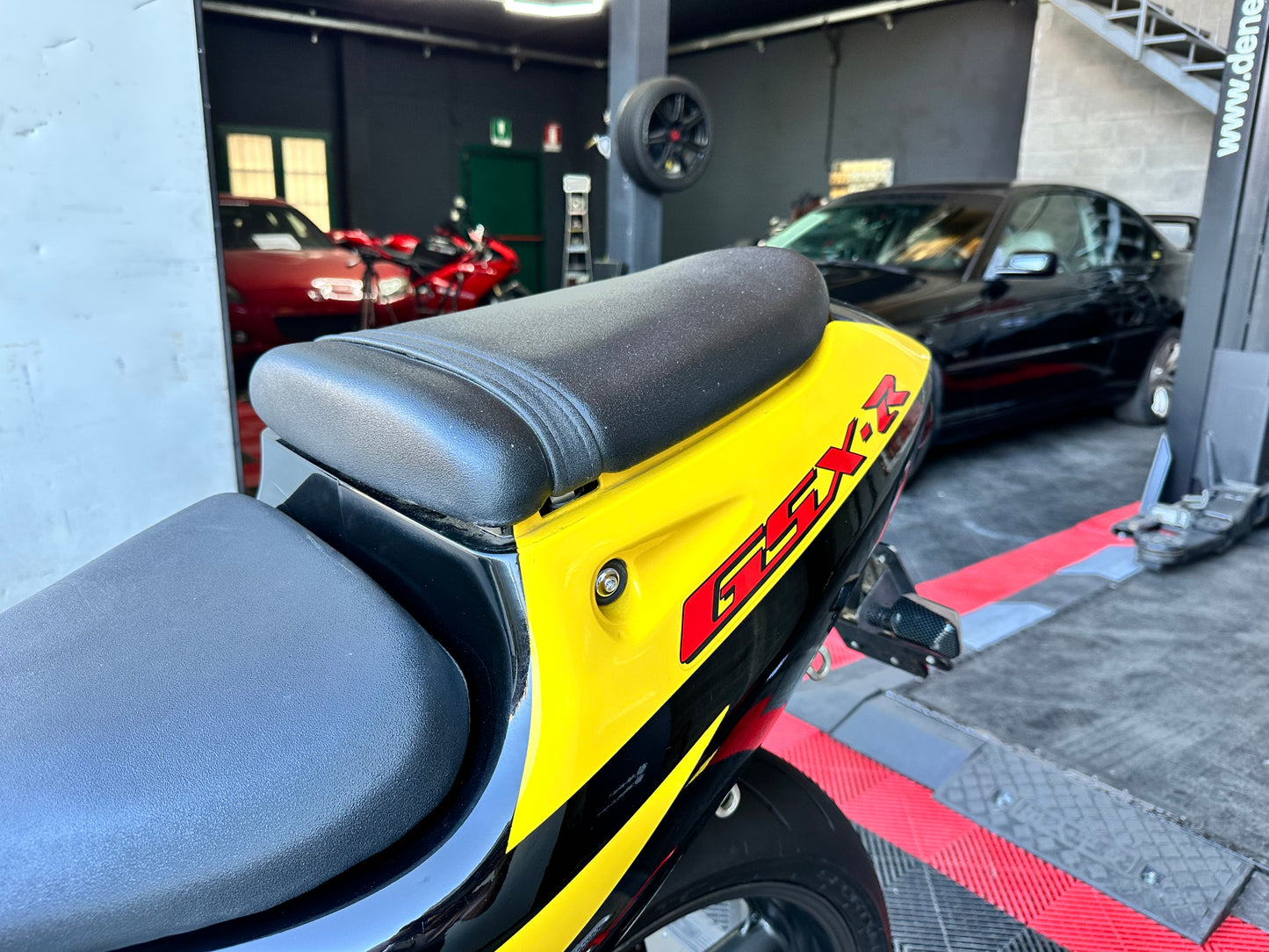 SUZUKI GSX-R SRAD 750