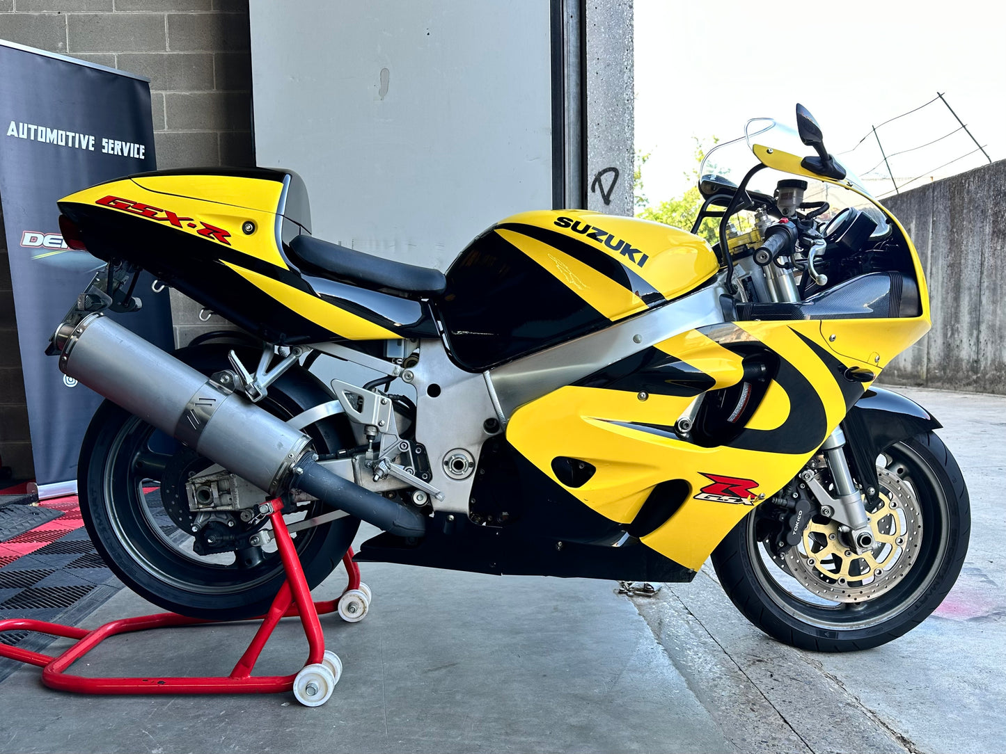 SUZUKI GSX-R SRAD 750