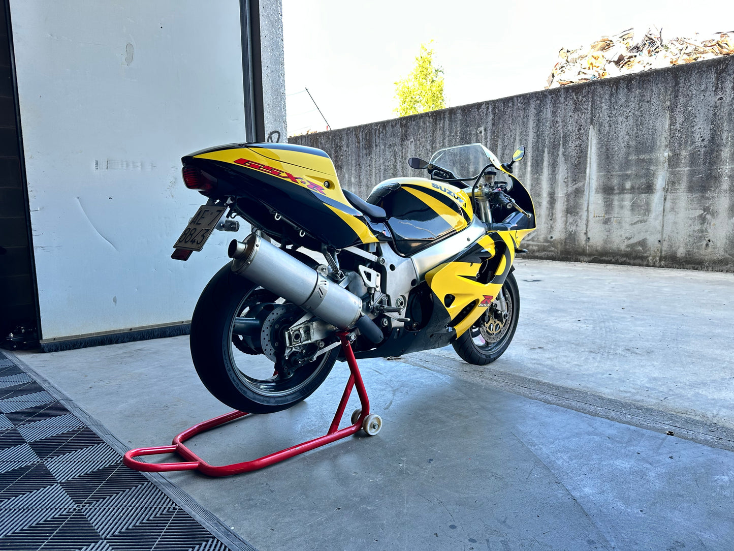 SUZUKI GSX-R SRAD 750