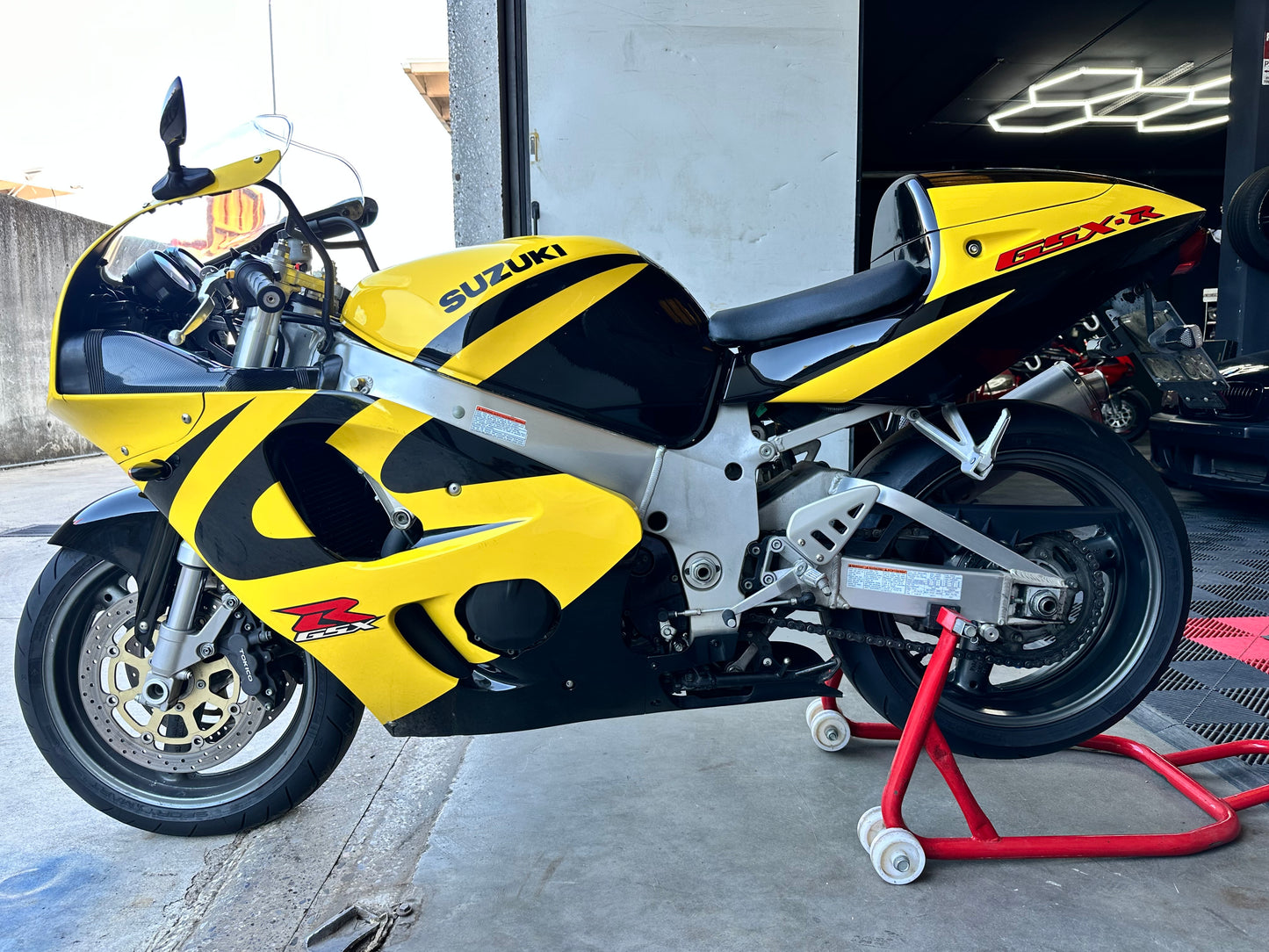 SUZUKI GSX-R SRAD 750