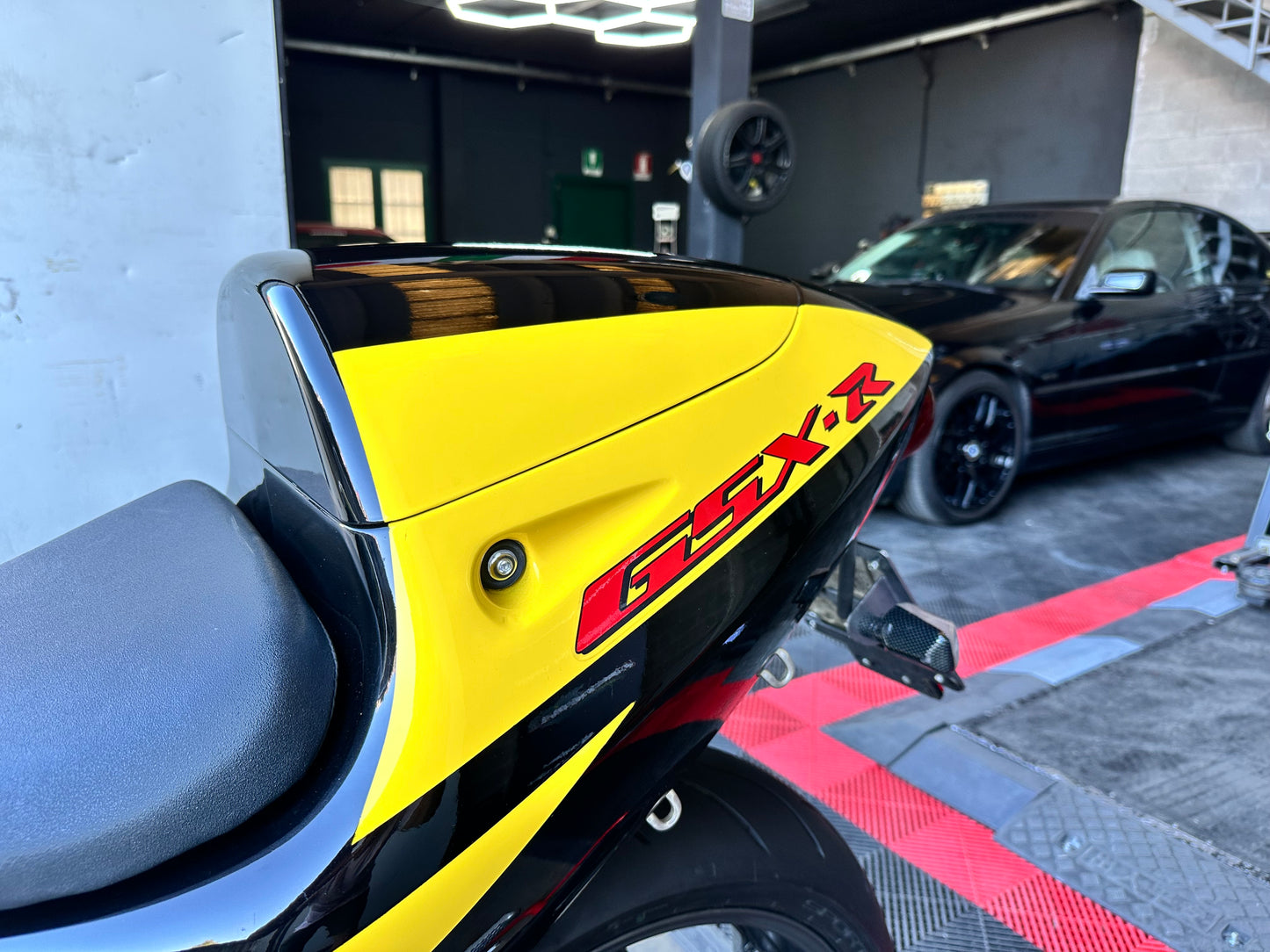 SUZUKI GSX-R SRAD 750